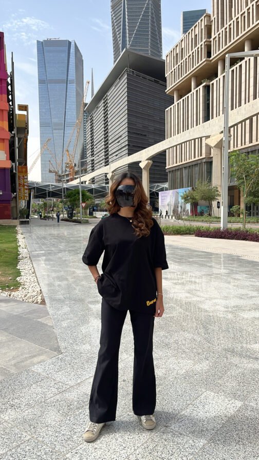 ⁦Black t-shirt bear mask⁩ - الصورة ⁦2⁩